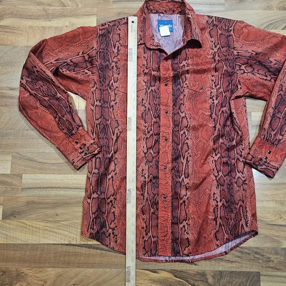 Wrangler Snakeskin Western Shirt Men’s M Red Black Pearl Snap Vintage - Picture 5 of 7
